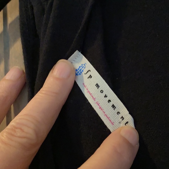 FEEPEOPLE MOVEMENT  blk open back tank SM / Med - Picture 11 of 13